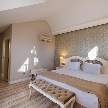 Pinehill Hotel&suites 3*
