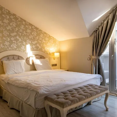 Pinehill Hotel&suites 3*