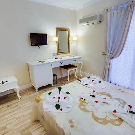 Pinehill Hotel&suites