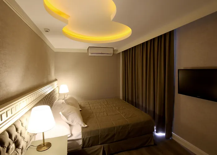 Pinehill Hotel&suites
