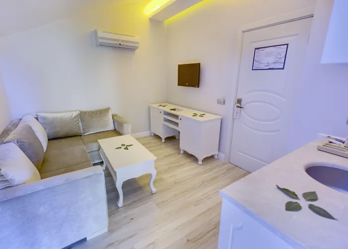 Pinehill Hotel&suites 3*