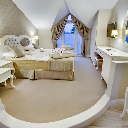 Pinehill Hotel&suites Hotel