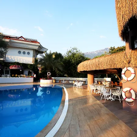 Pinehill Hotel&suites 3*