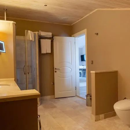 Pinehill Hotel&suites Hotel