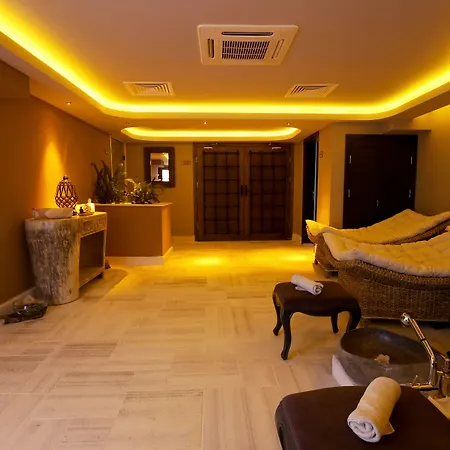 Pinehill Hotel&suites