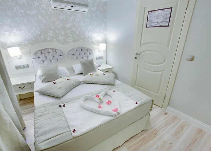 Pinehill Hotel&suites