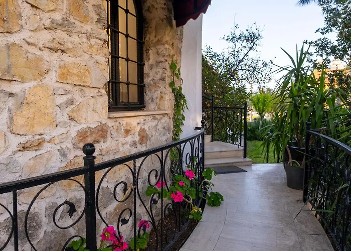 Pinehill Hotel&suites 3*